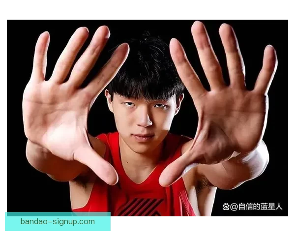 杨瀚森坦言手像叉子般难受期望回开拓者迎来全新表现